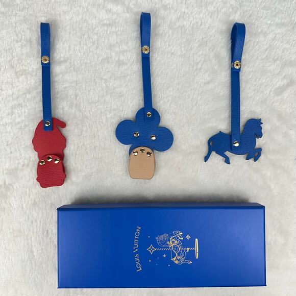 Louis Vuitton Novelty Carousel Vivienne 2024 Holiday Bag Charms - Picture 4 of 8